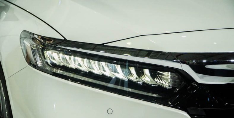 Đèn pha LED trên honda accord